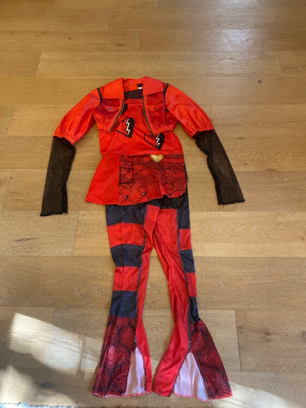 Disney  descendant red costume